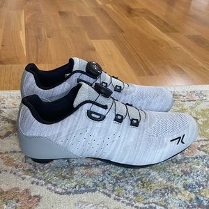 NWT Cycling Shoes Compatible w/ Peloton (size EU 39, fit like a US women’s 8.5)
